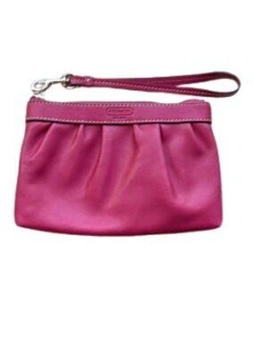 Coach Soho Magenta Pink Pleated Leather Wristlet F43431 – NWOT